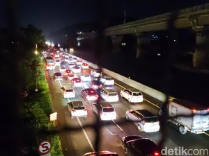 Meriah Kendaraan Lintasi Jabar Saat Arus Balik Lebaran