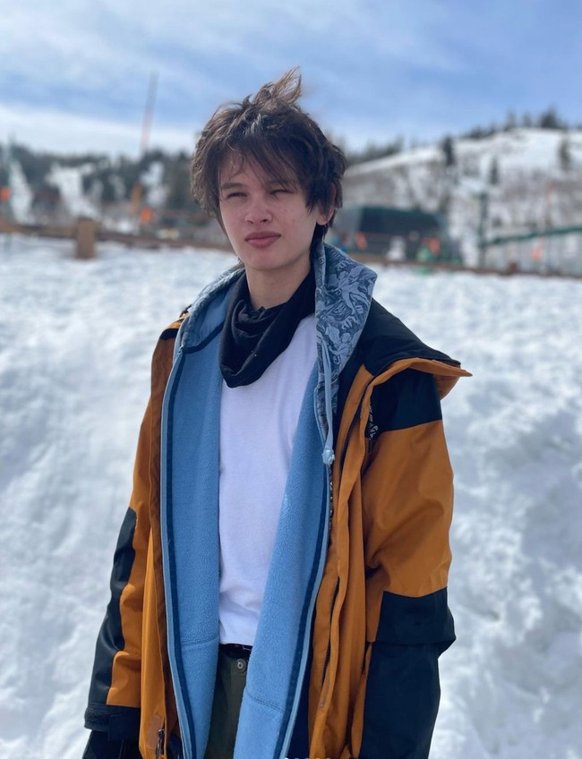 Armand sendiri diketahui merupakan anak dari Farah Quinn dan mantan suaminya Carson Quinn. Farah dan Carson telah berpisah sejak tahun 2014. Foto: Instagram/@farahquinnofficial