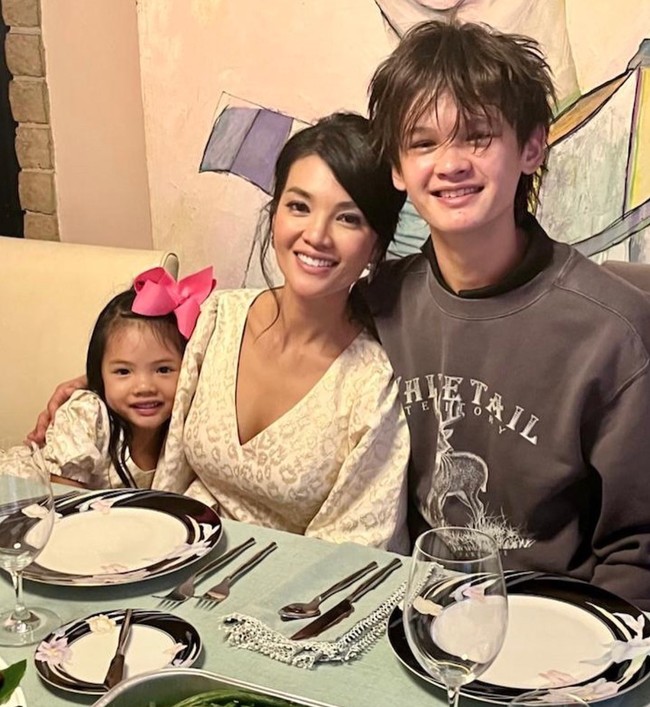 Memiliki ayah bule, tak heran jika Armand punya paras blasteran. Jika dilihat-lihat, wajahnya pun begitu mirip dengan sang bunda, Farah Quinn. Foto: Instagram/@farahquinnofficial