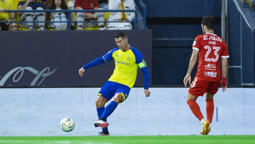 Al Nassr dipastikan tersingkir dari Piala Raja Arab Saudi. Hasil tersebut menyusul kekalahan Cristiano Ronaldo cs dari Al Wahda 0-1 di KSU Stadium, Selasa (25/4/2023) dini hari WIB.