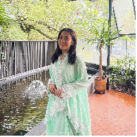 Adhisty Zara disebut netizen masuk dalam PSI atau Partai Sage Indonesia. Zara mengenakan tunik dan rok warna hijau dengan detail lace putih di Hari Lebaran 2023.  Foto: Dok. Instagram