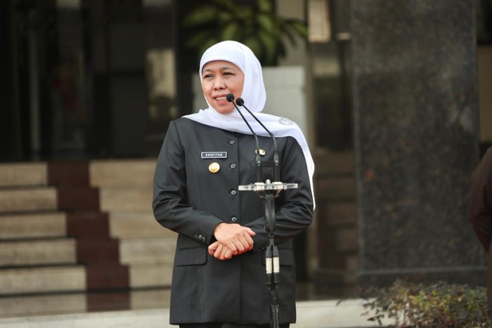 Menghadapi cuaca panas tersebut, Gubernur Jawa Timur Khofifah Indar Parawansa mengimbau masyarakat cermat menyiapkan kondisi tubuh agar tetap fit di cuaca ekstrem.