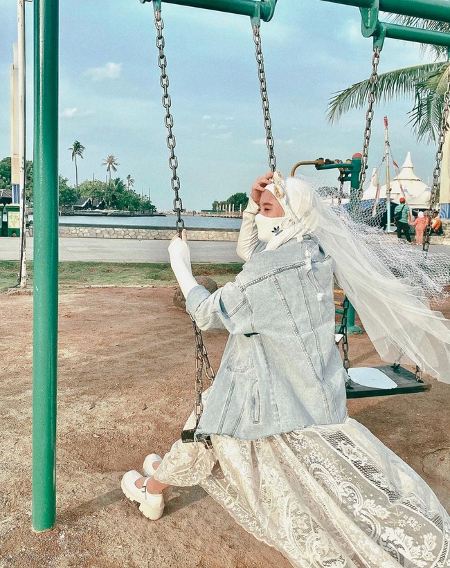 Di surat pernyataannya itu Virgoun mengaku jika dirinya sudah melakukan hubungan asusila layaknya suami-istri dengan wanita bernama Austina Tenri Ajeng Anisa. Virgoun juga mengaku siap diproses secara hukum dan jika perselingkuhan tersebut terjadi lagi di kemudian hari ia siap menceraikan sang istri dan memberikan nafkah Rp 40 juta per bulan. Foto: Instagram/@mommy_starla