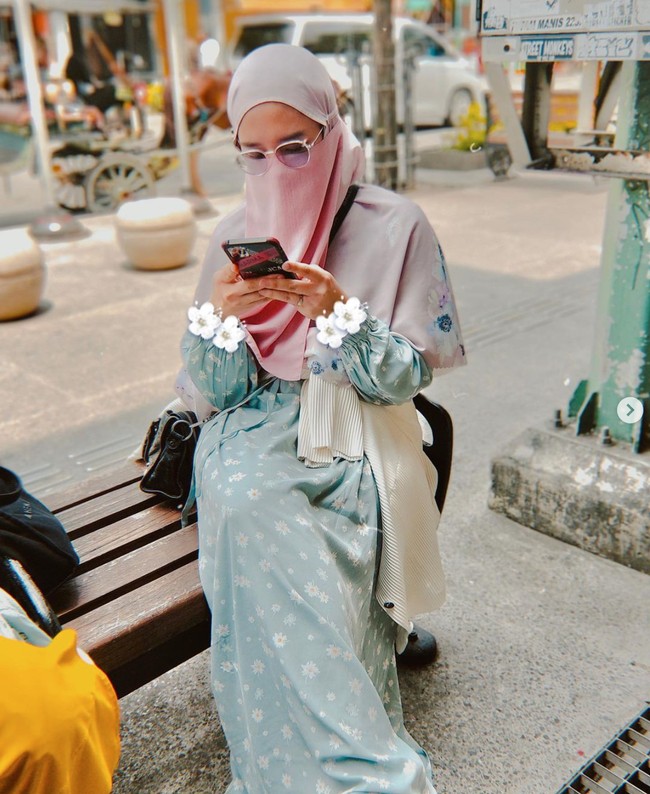 Melihat dari akun Instagramnya, Inara sendiri kerap membagikan foto-foto dirinya sebagai wanita yang berhijab dan bercadar. Foto-foto kebersamaannya dengan sang anak pun banyak dipamerkannya, namun tidak demikian dengan kebersamaannya bersama Virgoun. Foto: Instagram/@mommy_starla