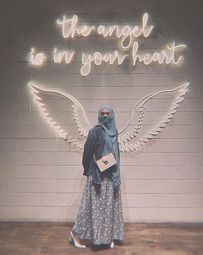 Melihat curhatan Inara yang mengungkap perselingkuhan suaminya itu rupanya menimbulkan beragam pro dan kontra. Banyak netizen yang memberikan simpati dan dukungan, namun ada juga yang tak setuju melihat Inara yang membongkar aib suaminya ke publik. Foto: Instagram/@mommy_starla