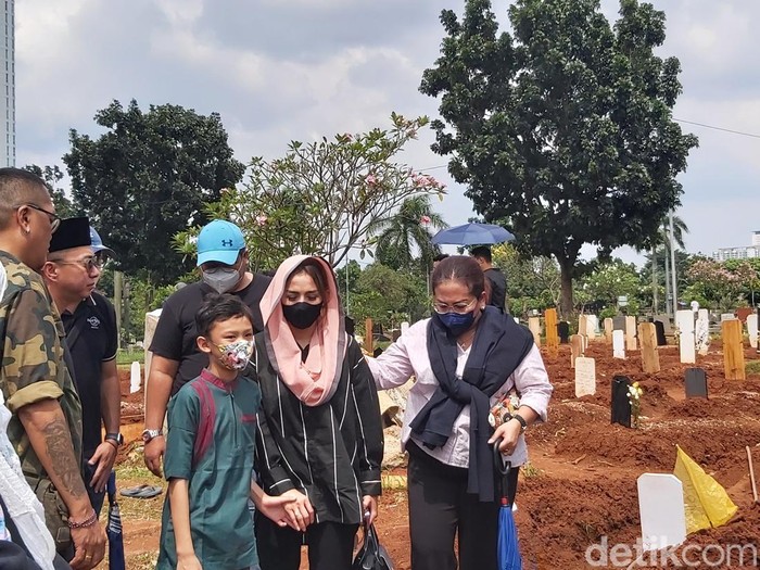 Iqbal Pakula Istri dan Anak Iqbal Pakula