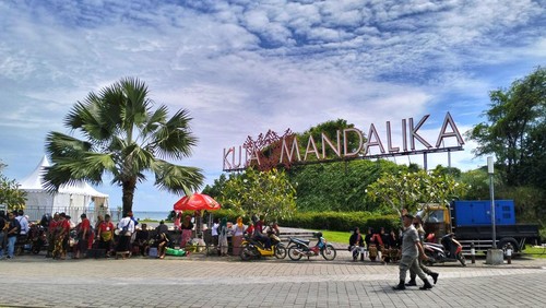 ITDC menegaskan tidak pernah mengeluarkan karcis parkir bertarif. Lahan parkir yang disediakan ITDC bahkan tidak dipungut biaya.