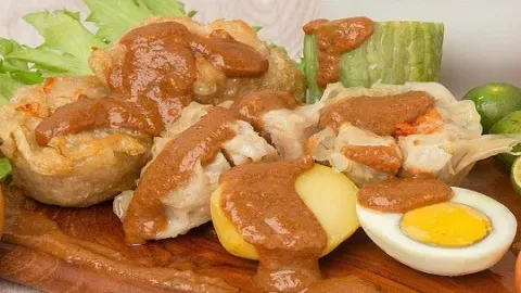 Jajan Enak, Makan Siomay dengan Bumbu Kacang Gurih di Sini