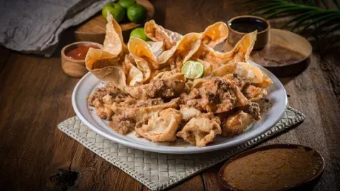 Jajan Enak, Makan Siomay dengan Bumbu Kacang Gurih di Sini