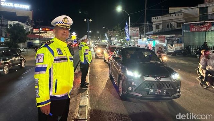 Jalan Poros Maros-Makassar, Sulsel di tengah puncak arus balik lebaran.