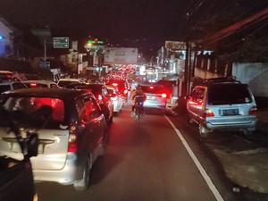 Jalur Cianjur Arah Puncak Macet 16 Km Setelah Akses Dibuka