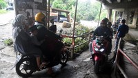Jalur ini banyak digunakan pengendara saat kepadatan arus lalu lintas di jalan utama pada libur Lebaran.