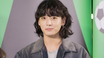 7 Foto Jungkook BTS dengan Rambut Baru, Bikin Fans Gemas Disebut Bak Dora