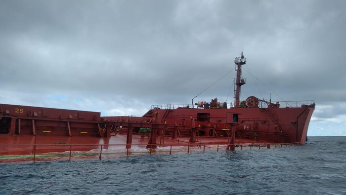 Kapal kargo berbendara Inggris kandas di Perairan Raja Ampat, Papua Barat Daya. Dokumen Istimewa