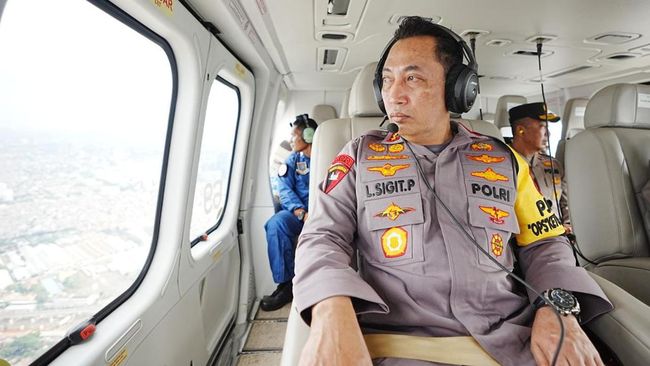 Kapolri Jenderal Listyo Sigit Prabowo naik helikopter pantau arus balik ke Jakarta (dok.istimewa)