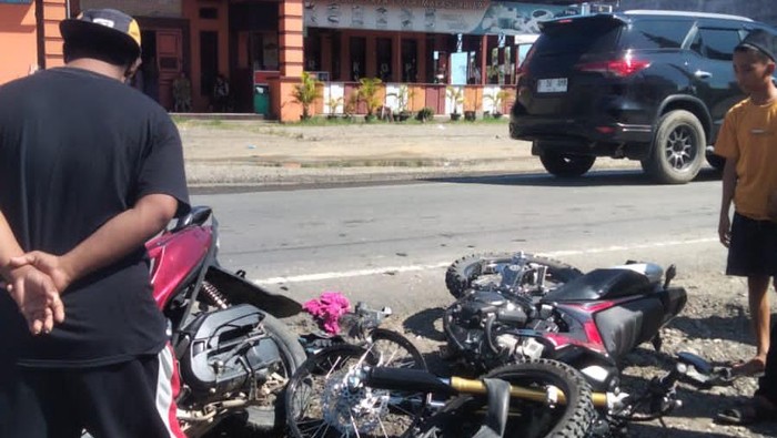 Kecelakaan dua sepeda motor di Kabupaten Wajo, Sulawesi Selatan.