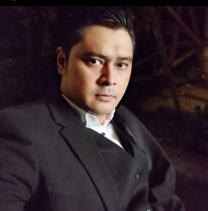 Kenangan Manis Iqbal Pakula Saat Kulineran Bareng Teman Artis Kenangan Manis Iqbal Pakula Saat Kulineran Bareng Teman Artis