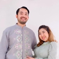 Kiky Saputri merayakan lebaran pertamanya sebaagai istri Khairi dengan mengenakan dress warna hijau sage. Foto: Dok. Instagram