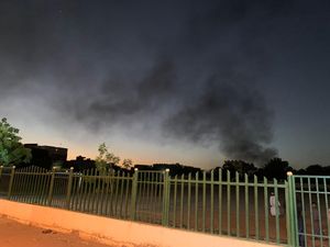 Doa Keluarga Mahasiswa Korban Perang Sudan: Evakuasi WNI Lancar