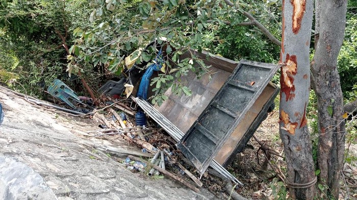 Kondisi truk mengalami kecelakaan tunggal. (Foto: Dok Polresta Banda Aceh)
