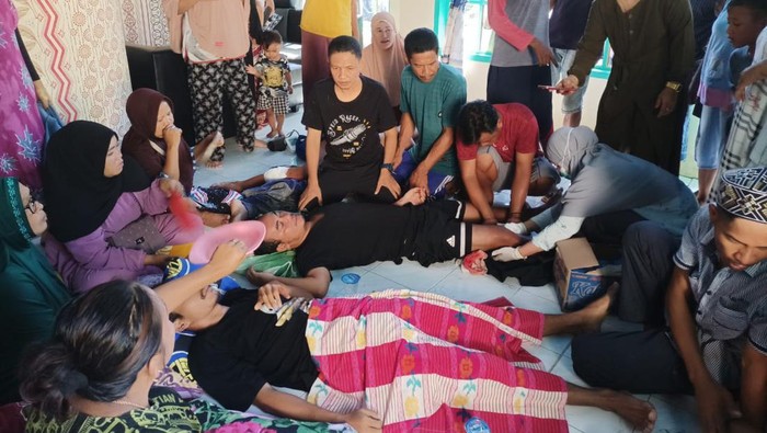 Korban kapal tenggelam di Parairan Pangkep dievakuasi di rumah nelayan.