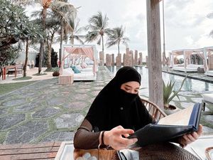 Hukum Buka Tutup Cadar bagi Wanita, Apakah Berdosa?