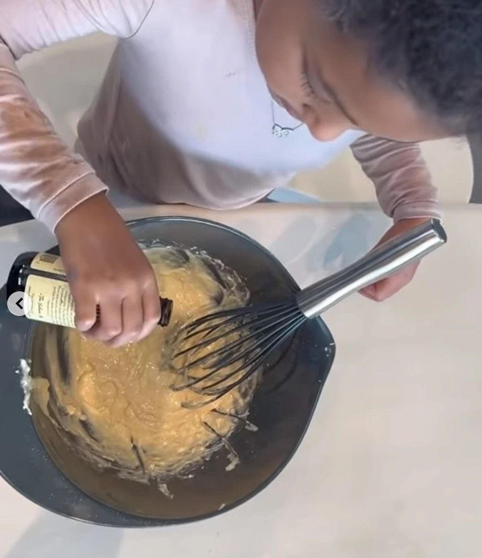 Kylie Jenner masak pancake bareng Stormi