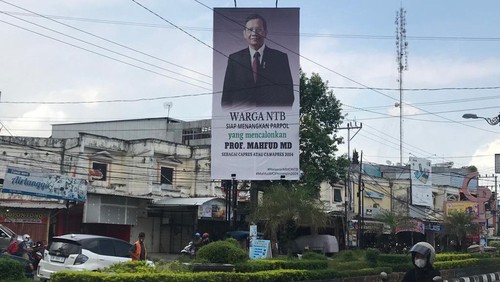 Baliho Menkopolhukam Mahfud MD sebagai capres atau cawapres 2024 di Kota Mataram.