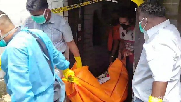 Mayat dalam karung ditemukan di kolong tempat tidur rumah di Kota Tegal, Selasa (25/4/2023).