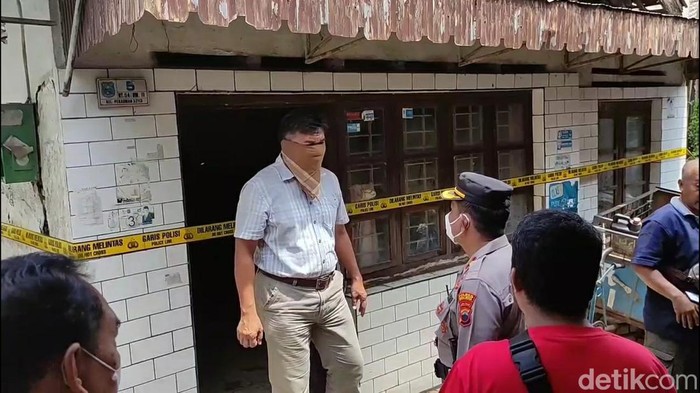 Mayat dalam karung ditemukan di kolong tempat tidur rumah di Kota Tegal, Selasa (25/4/2023).