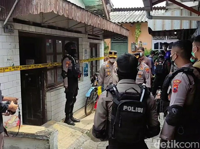 Mayat dalam karung ditemukan di kolong tempat tidur rumah di Kota Tegal, Selasa (25/4/2023).