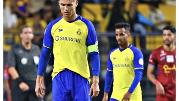 Ini adalah kekalahan kedua secara beruntun dan sudah 3 kali laga Ronaldo tidak mencetak gol. Peluang meraih trofi di negeri Arab, begitu sangat berat bagi Ronaldo saat ini. Foto: Twitter