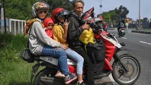 Menantang Bahaya demi Rindu Keluarga