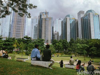 Menghabiskan Hari Terakhir Cuti Bersama di Hutan Kota GBK