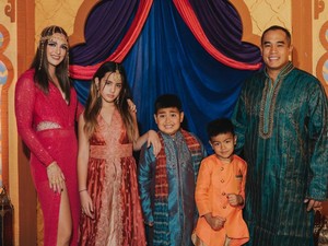 Bergaya Arabian di Ultah Sang Bunda, Mikhayla Anak Nia Ramadhani Bikin Salfok