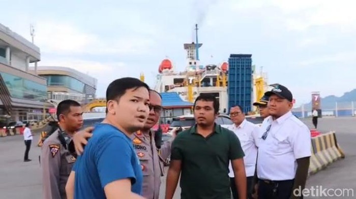 Momen keributan pemudik di Pelabuhan Bakauheni karena kesal diserobot kendaraan lain