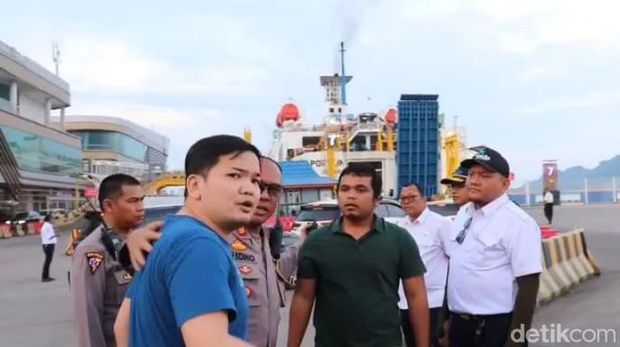 Momen keributan pemudik di Pelabuhan Bakauheni karena kesal diserobot kendaraan lain