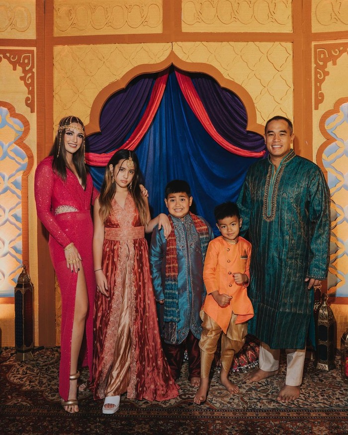 Nia Ramadhani Nia Ramadhani