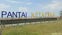 Pantai Ketapang berada di Kecamatan Juntinyuat, Kabupaten Indramayu. Atau sekitar 200 meter dari jalan Lohbener - Cirebon ke arah pantai. Harga tiket saat musim liburan di Pantai Ketapang sekitar Rp10 ribu untuk pengunjung dewasa dan anak-anak dikenakan tiket seharga Rp7 ribu. Sementara parkir mulai dari Rp3 ribu sampai Rp7 ribu.