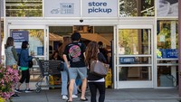 Sebagai informasi, sebelum mengajukan kebangkrutan, bulan lalu Bed Bath & Beyond sempat melakukan PHK masal terhadap sejumlah karyawannya. perusahaan tersebut dikabarkan akan memberhentikan sekitar 1.300 karyawan dari empat lokasi di New Jersey, AS.