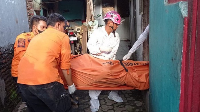 Ada empat penemuan jenazah di Surabaya dalam sehari, Selasa (25/4/2023). Mayat tersebut ditemukan di tempat yang berbeda-beda.