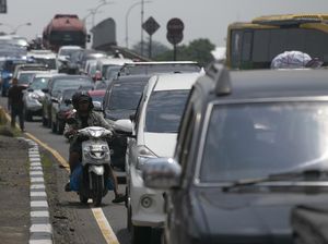 Potret Kepadatan di Jalur Pantura Imbas Tol Satu Arah
