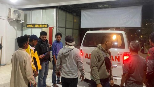 Jasad korban tersedot pipa air dievakuasi menggunakan ambulance ke RSUD Dompu NTB.