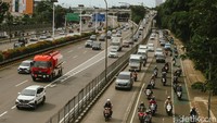 Sementara itu, belum terlihat adanya kepadatan lalin di Tol Dalkot sore ini. 