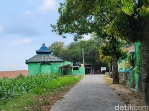 Tuah Makam Janjang Blora: di Tengah Hutan Sisa & Jalanan Neraka
