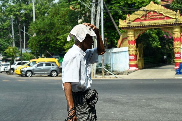 Suhu panas tinggi landa asia Suhu panas tinggi landa asia