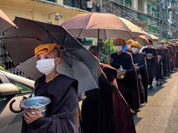 Pemandangan Warga Asia Kelabakan Diterpa Monster Panas