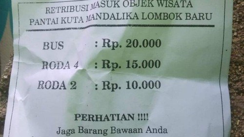 Tarif parkir di Kuta Mandalika mencekik wisatawan. Foto: istimewa.