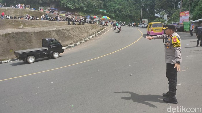 Terapkan Oneway, Jalur Cianjur-Puncak Akhirnya Lancar Jaya