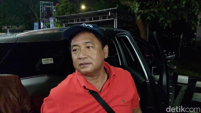 Warga Tangerang Istirahat di Rest Area KM 125 Karena Terjebak Macet (Whisnu Pradana)